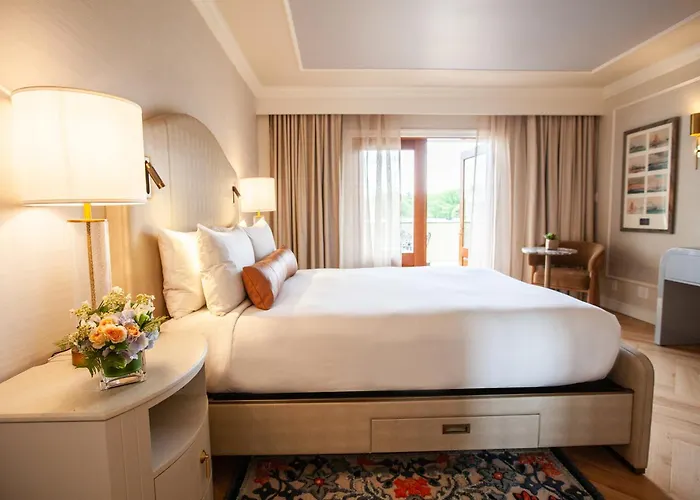 Delamar Greenwich Harbor